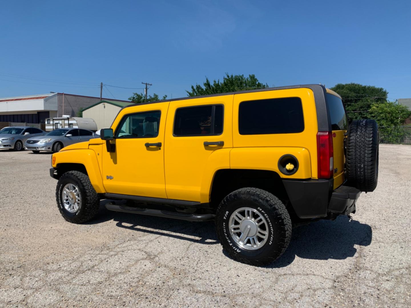 2007 Yellow Hummer H3 Adventure (5GTDN13E378) with an 3.7L L5 DOHC 20V engine, located at 1830 North Belt Line Road, Irving, TX, 75061, (469) 524-0199, 32.834373, -96.993584 - Photo#5